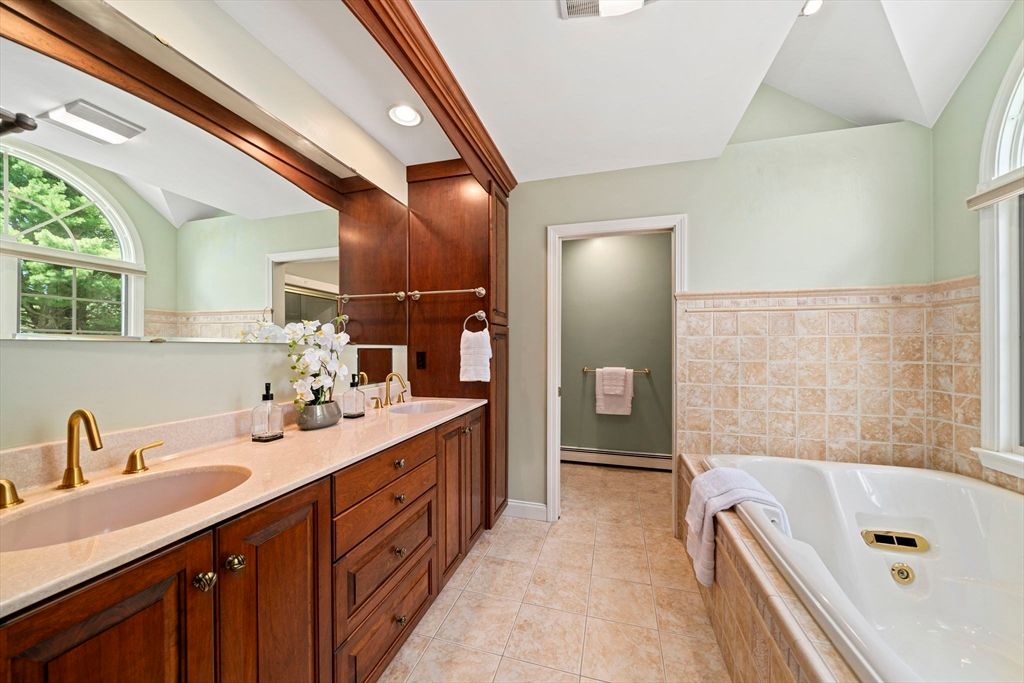 Bathroom, Dual Sink Vanities, Interior, Recessed Lighting