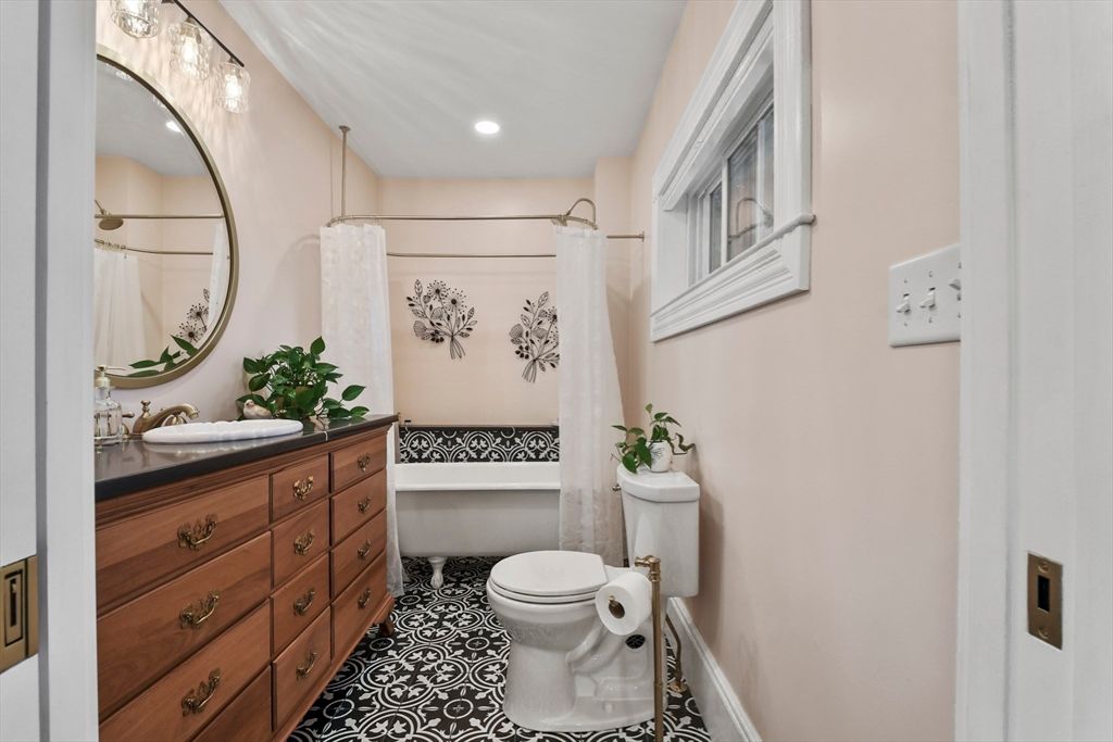 Bathroom, Interior, Recessed Lighting