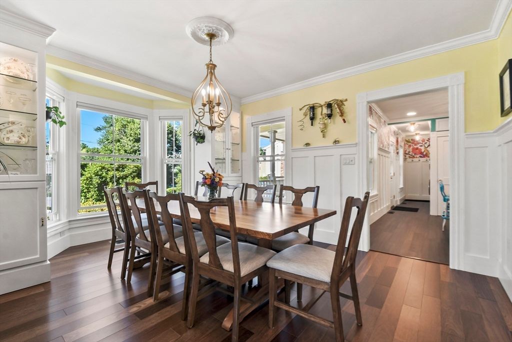 Chandelier, Dining room, Interior, Recessed Lighting, Wood Texture Flooring