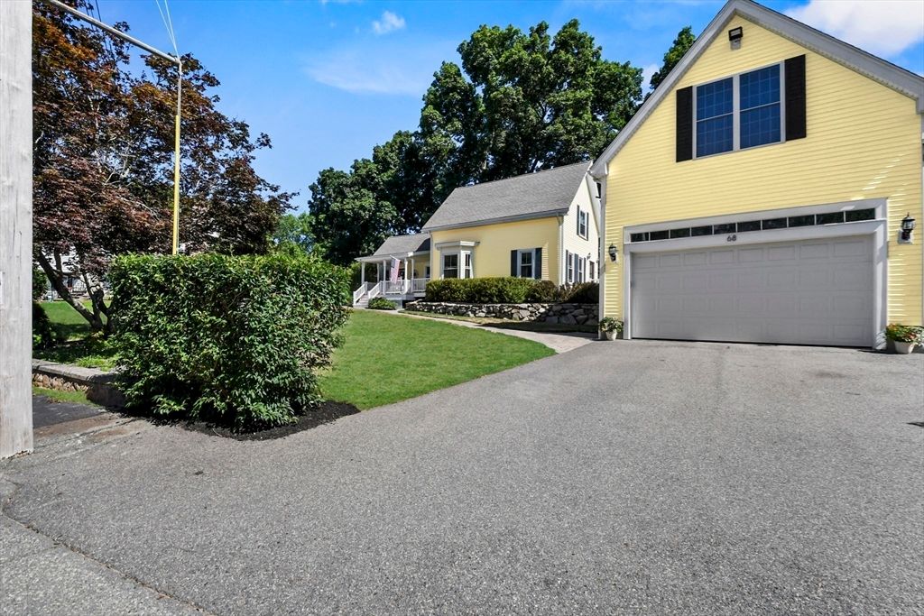 Attached, Exterior, Facade, Farmhouse
