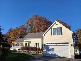 Attached, Exterior, Facade, Farmhouse