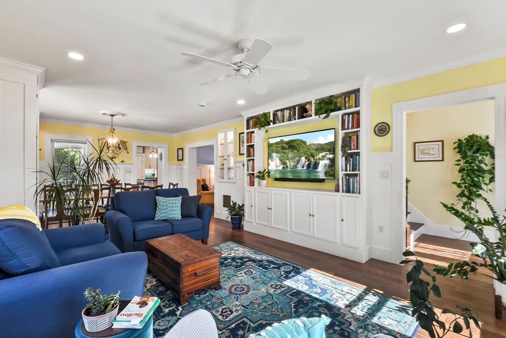 Dining room, Interior, Living room, Pendant Lights, Recessed Lighting, Wood Texture Flooring