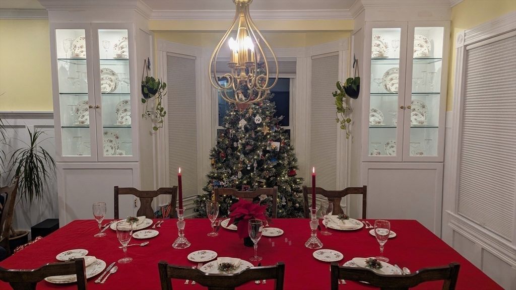 Chandelier, Dining room, Interior