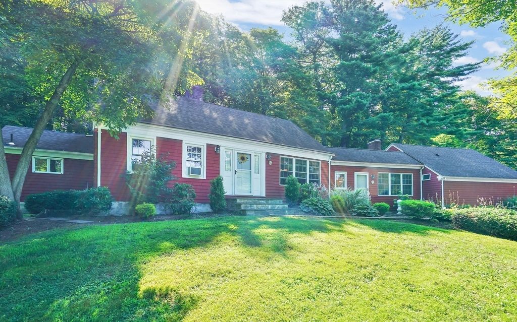 Exterior, Facade, Cape Cod