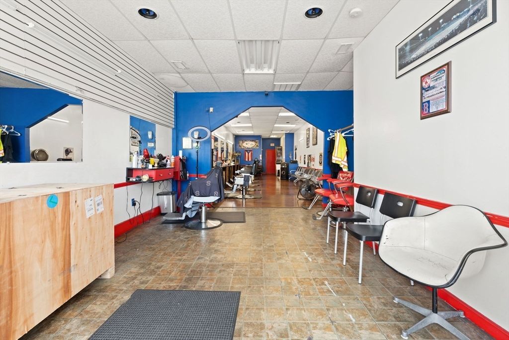 Fitness Equipment, Interior, Recessed Lighting