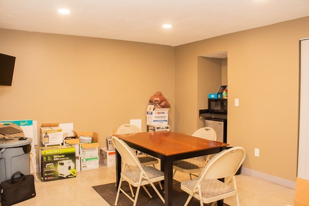 Dining room, Interior, Recessed Lighting