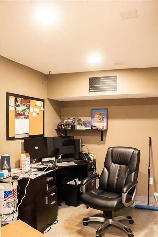 Home Office, Interior