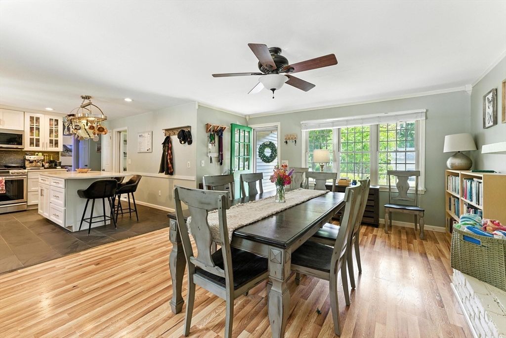 Chandelier, Dining room, Interior, Kitchen, Recessed Lighting, Wood Texture Flooring