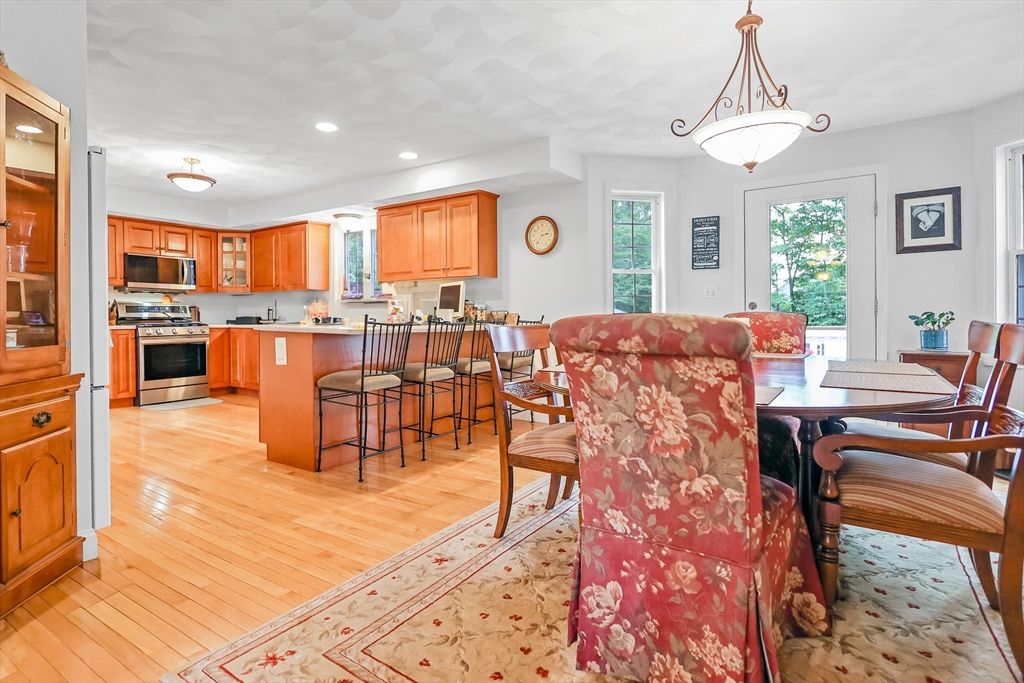 Dining room, Interior, Kitchen, Recessed Lighting, Stainless Steel Appliances, Wood Texture Flooring
