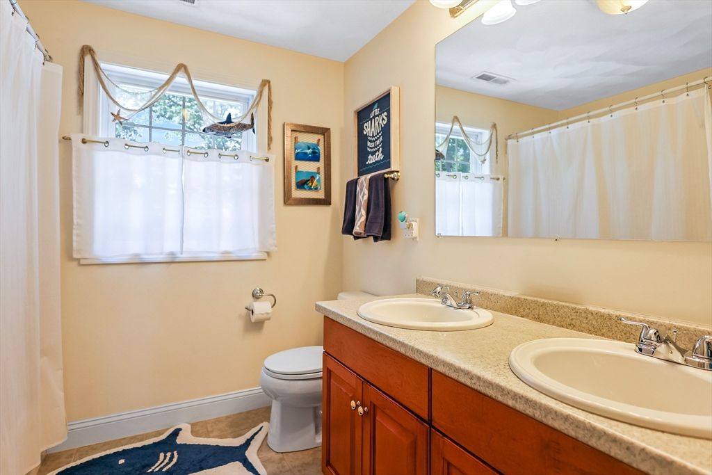 Bathroom, Dual Sink Vanities, Interior