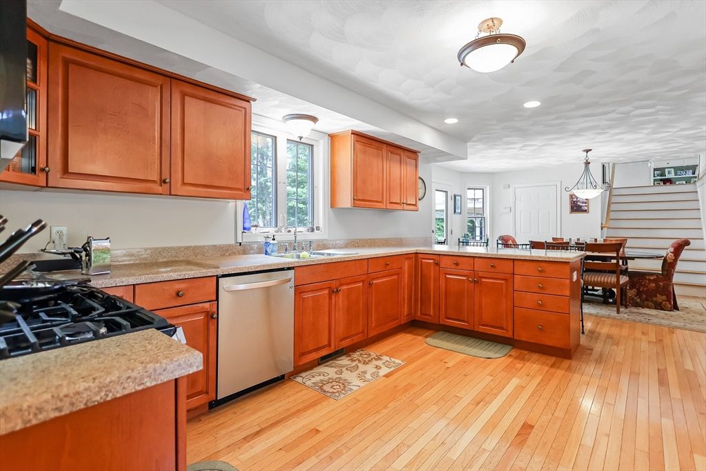 Dining room, Interior, Kitchen, Pendant Lights, Recessed Lighting, Wood Texture Flooring