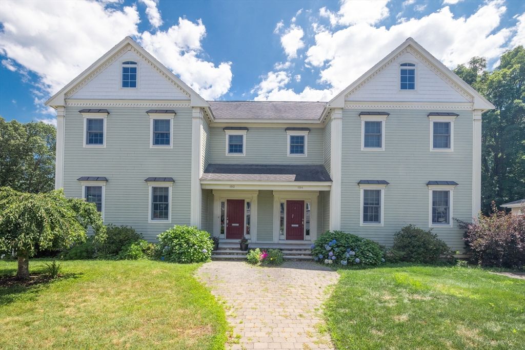 Exterior, Facade, Farmhouse