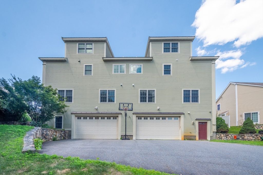 Attached, Exterior, Facade, Rowhouse