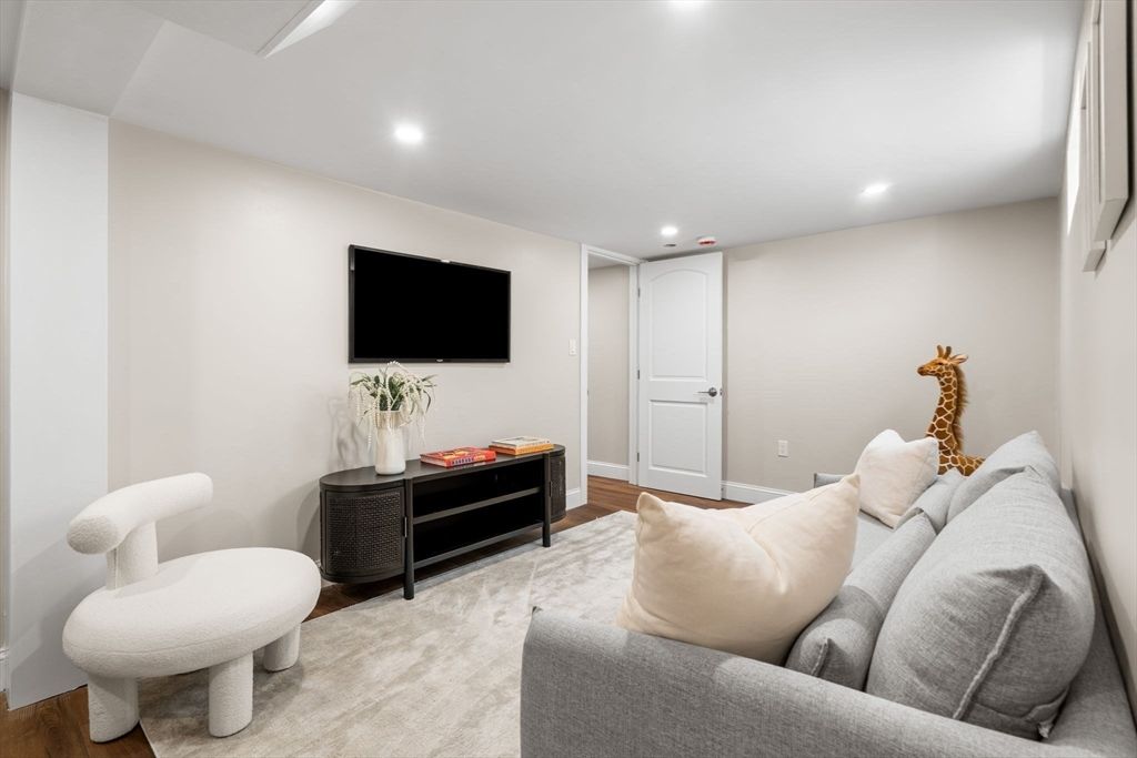 Interior, Living room, Recessed Lighting, Wood Texture Flooring