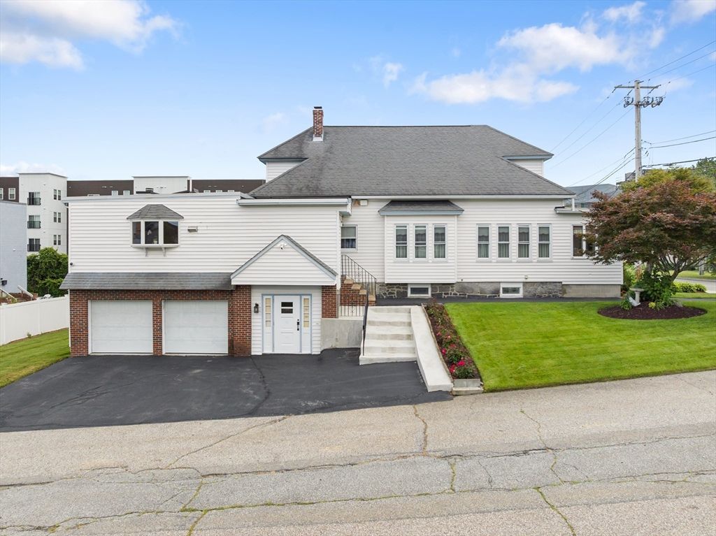 Attached, Exterior, Facade, Brick Facade, Cape Cod