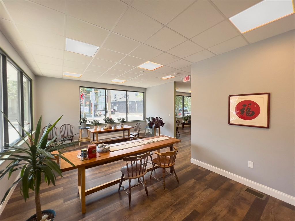Dining room, Interior, Recessed Lighting, Wood Texture Flooring