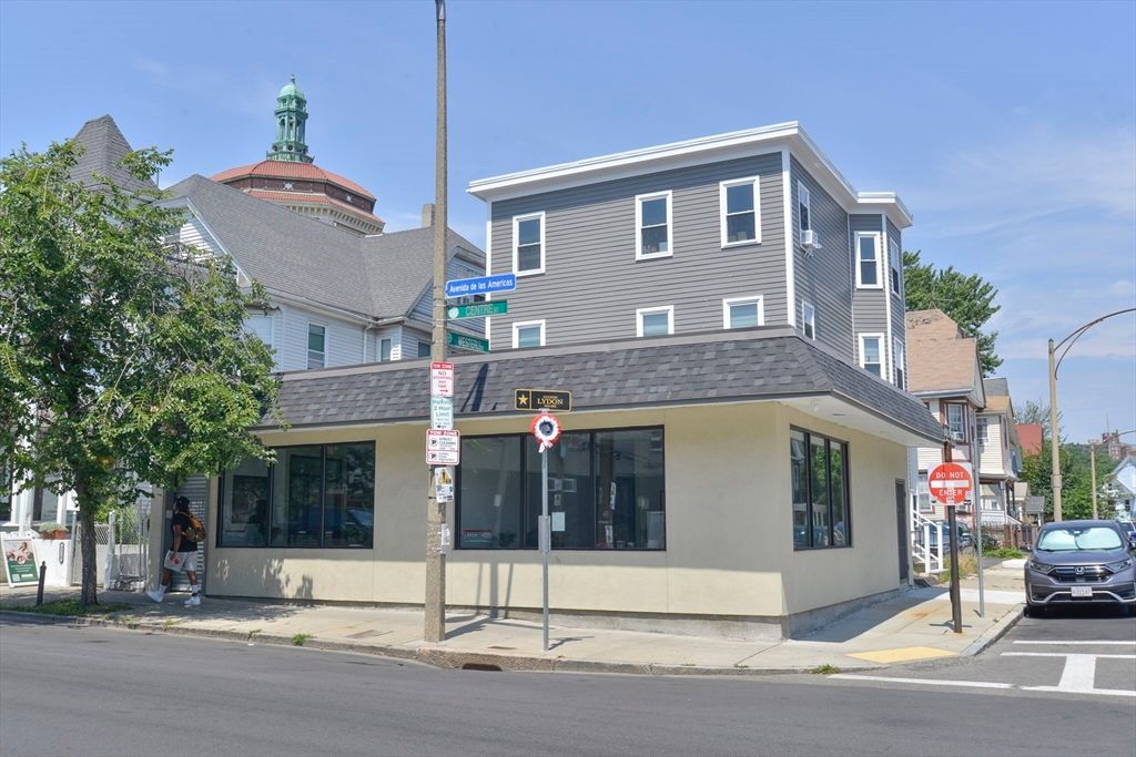 Exterior, Facade, Queen Anne Victorian