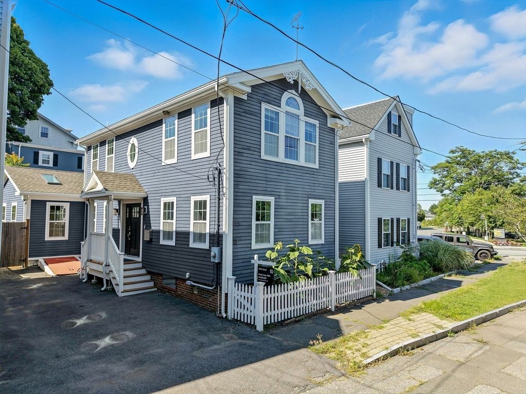 Exterior, Facade, Queen Anne Victorian