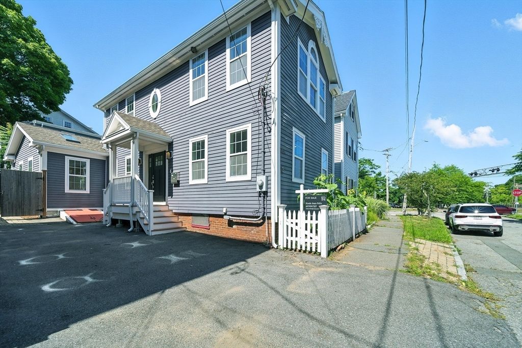 Exterior, Facade, Queen Anne Victorian