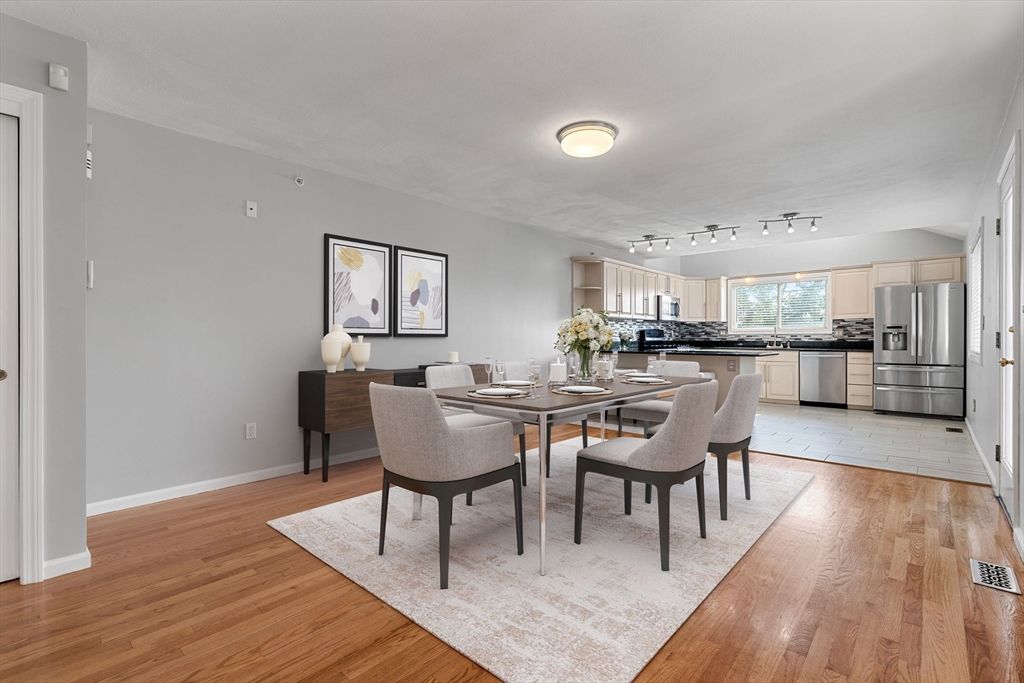 Dining room, Interior, Kitchen, Stainless Steel Appliances, Wood Texture Flooring