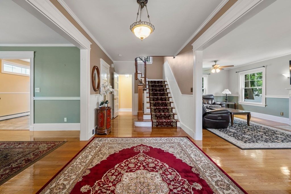 Interior, Pendant Lights, Wood Texture Flooring