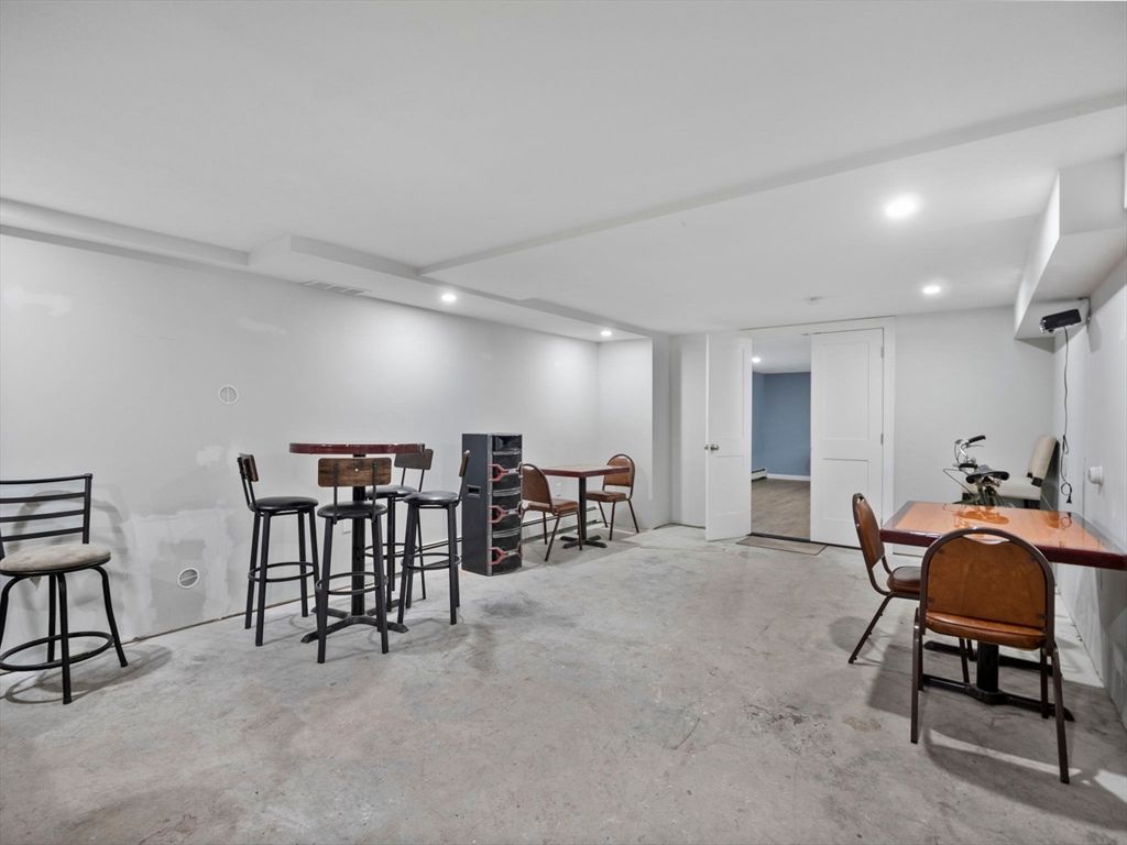 Dining room, Interior, Recessed Lighting