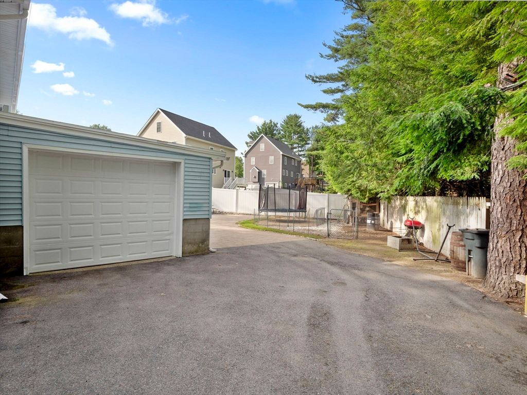 Detached Garage, Exterior