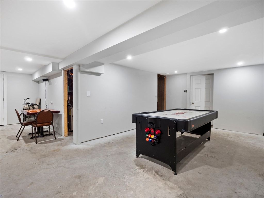 Billiard Table, Game Room, Interior, Recessed Lighting