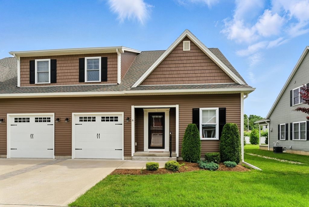 Attached, Exterior, Facade, American Craftsman