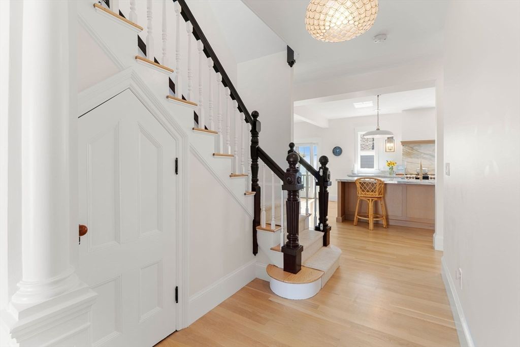 Interior, Pendant Lights, Wood Texture Flooring