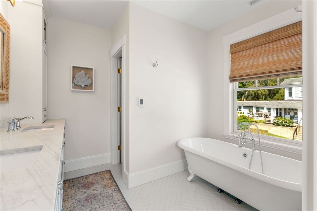 Bathroom, Free Standing Baths, Interior