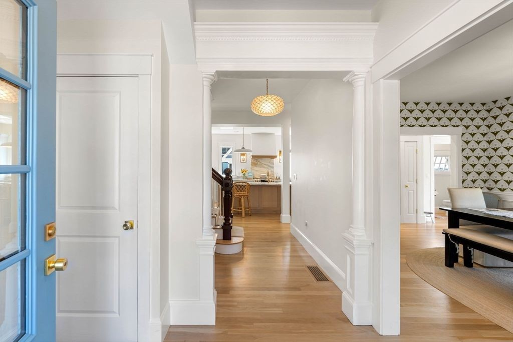 Interior, Pendant Lights, Wood Texture Flooring