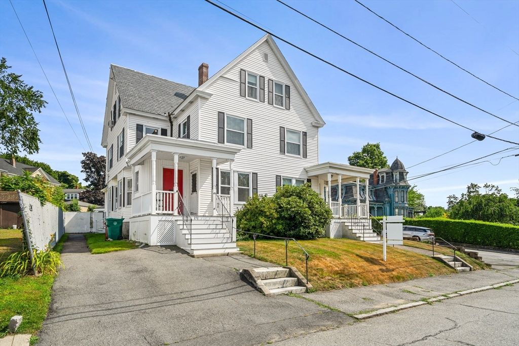 Exterior, Facade, Queen Anne Victorian