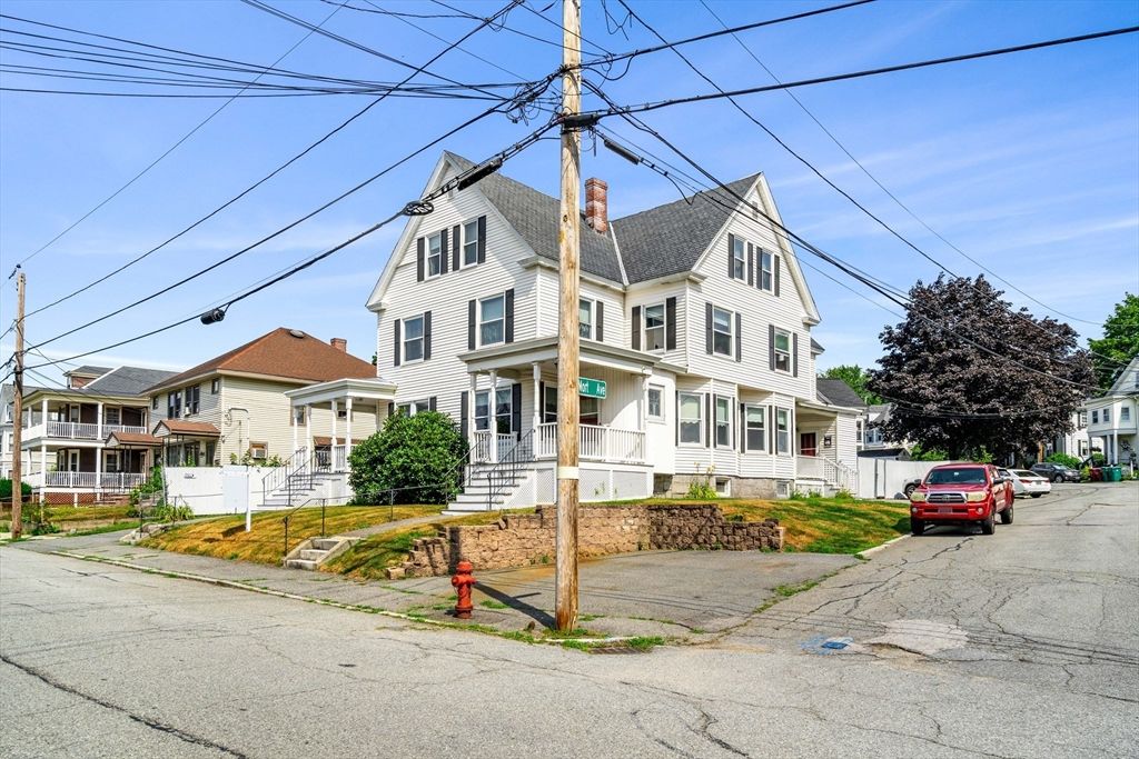 Exterior, Facade, Queen Anne Victorian