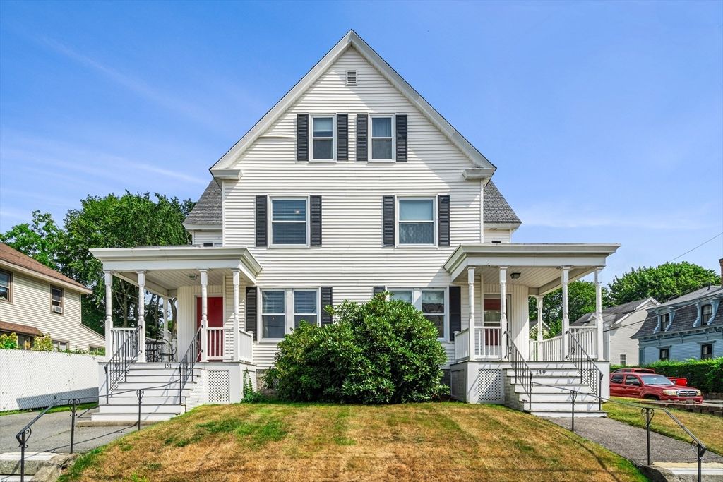 Backyard, Exterior, Facade, Queen Anne Victorian