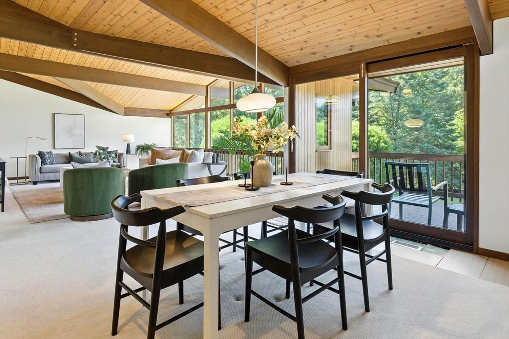 Dining room, Interior, Living room, Pendant Lights, Wooden Beams, Wooden Ceilings