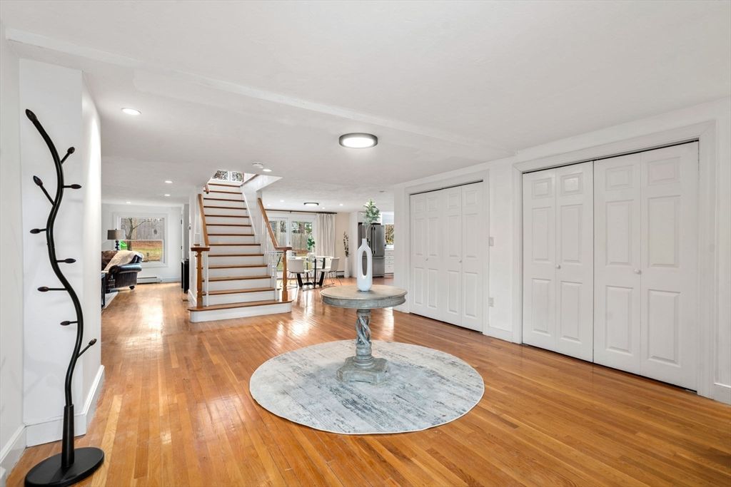 Interior, Recessed Lighting, Wood Texture Flooring