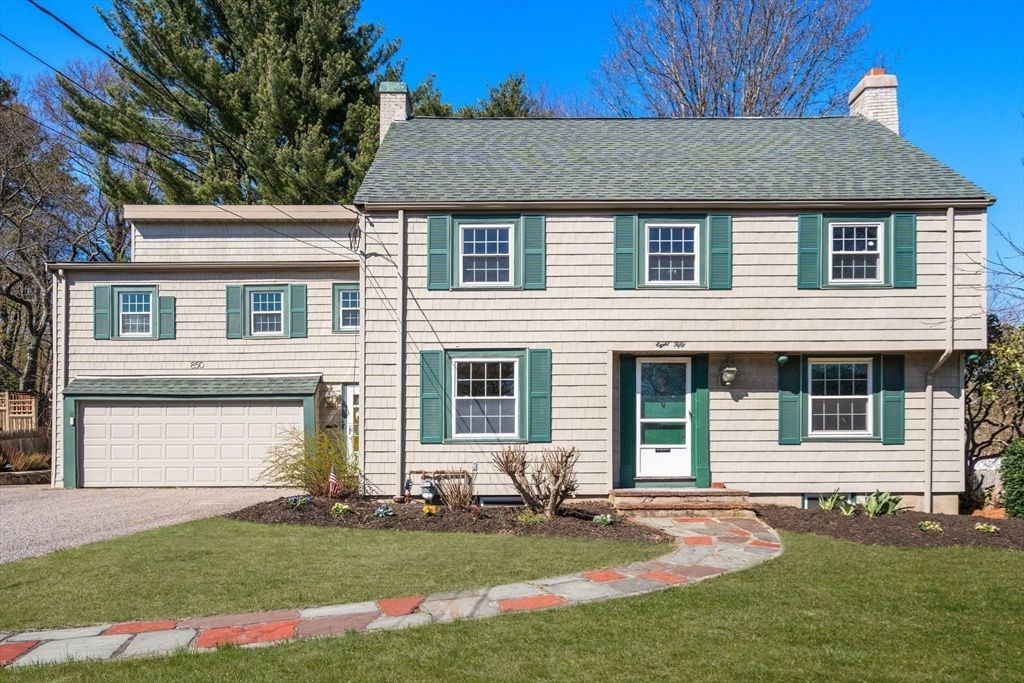 Attached, Exterior, Facade, Cape Cod