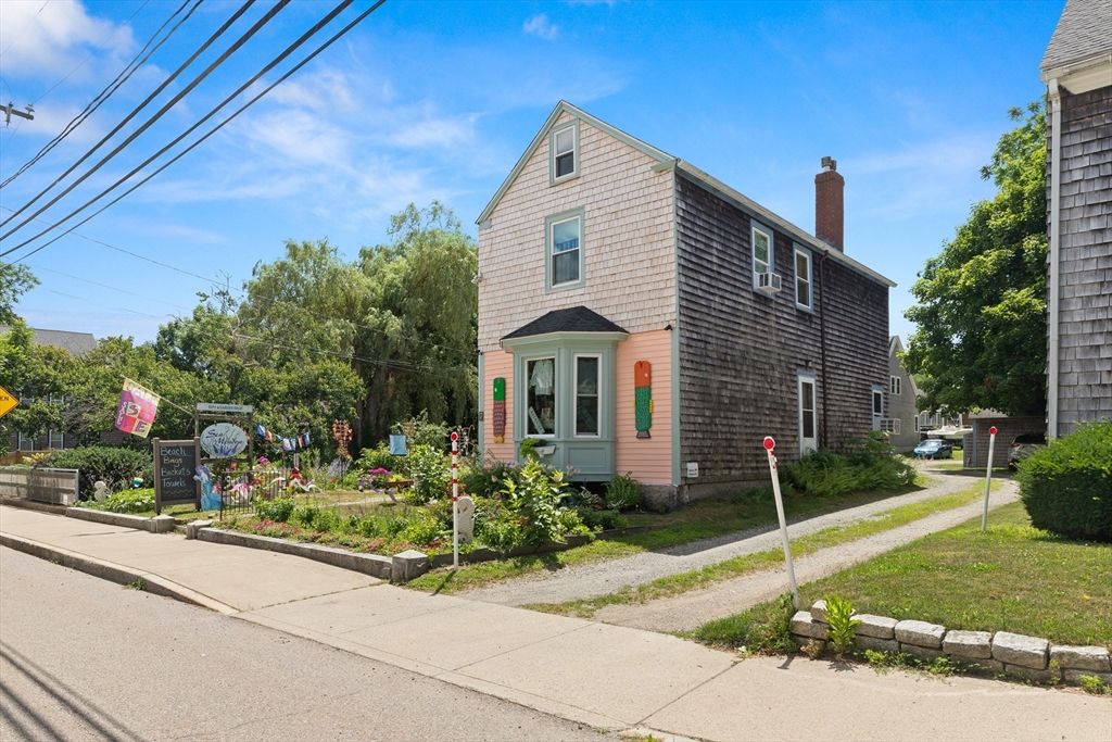 Exterior, Facade, None