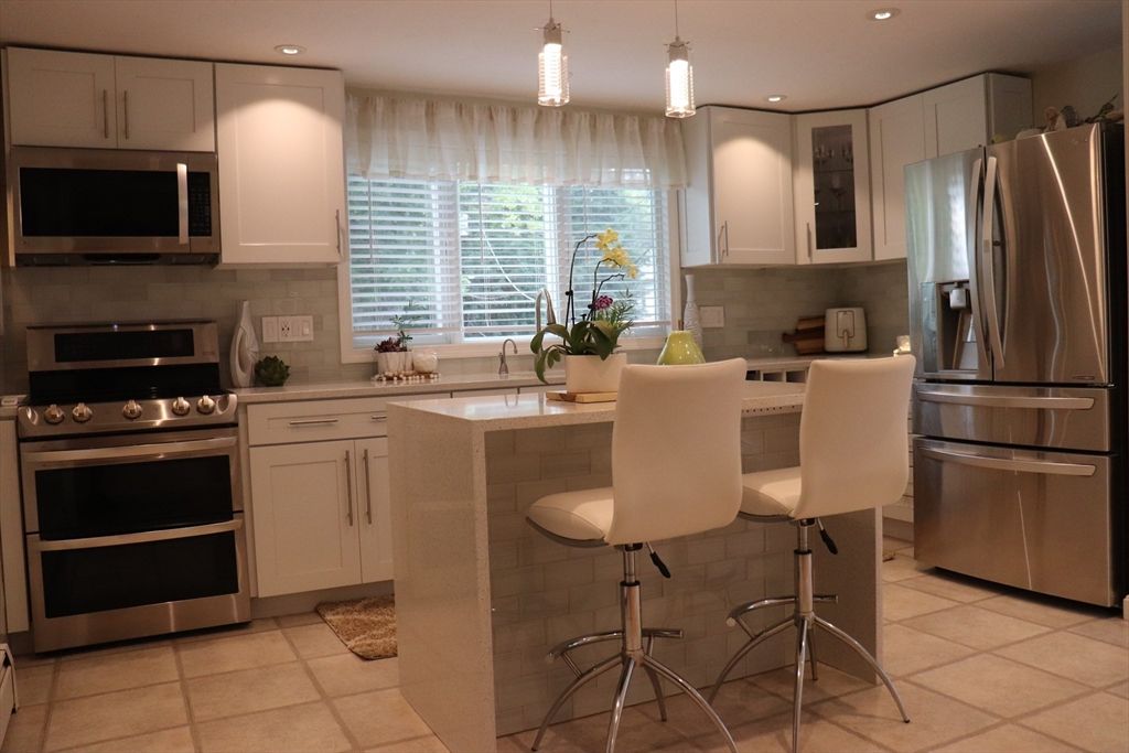Interior, Kitchen, Pendant Lights, Recessed Lighting, Stainless Steel Appliances