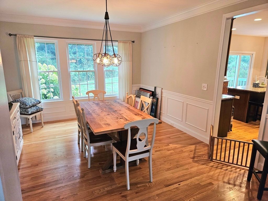 Dining room, Interior, Pendant Lights, Recessed Lighting, Wood Texture Flooring