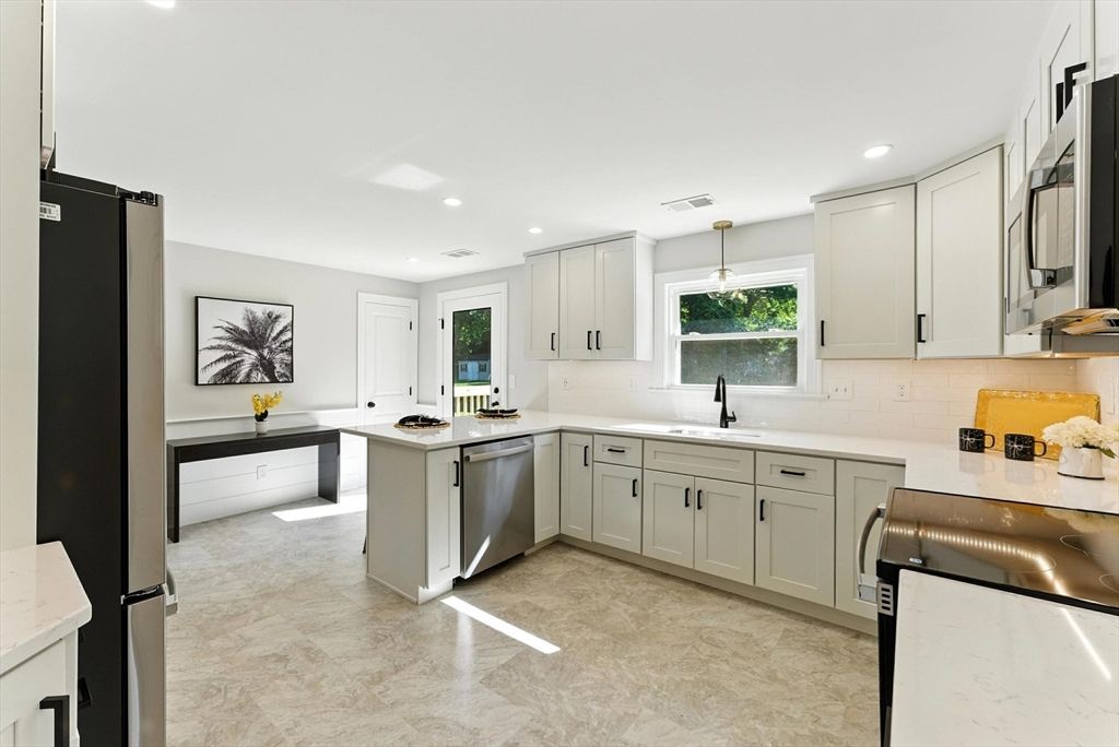 Interior, Kitchen, Pendant Lights, Recessed Lighting, Stainless Steel Appliances