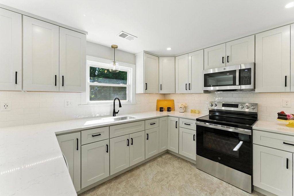 Interior, Kitchen, Pendant Lights, Recessed Lighting, Stainless Steel Appliances