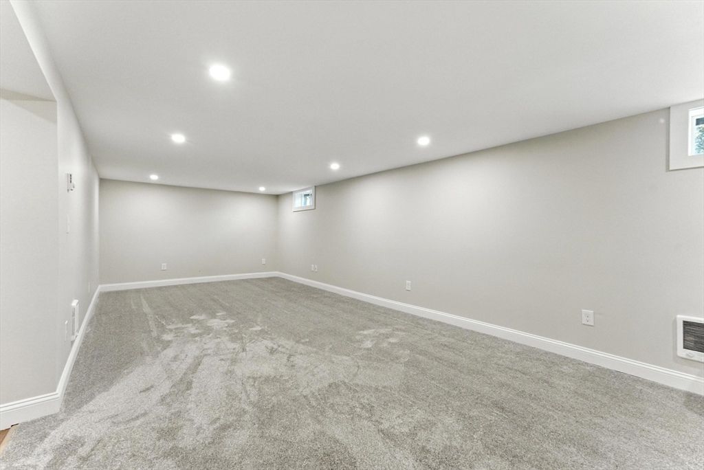 Empty room, Interior, Recessed Lighting