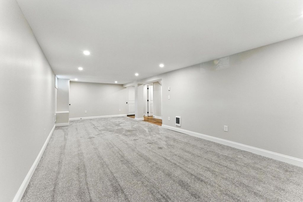 Empty room, Interior, Recessed Lighting