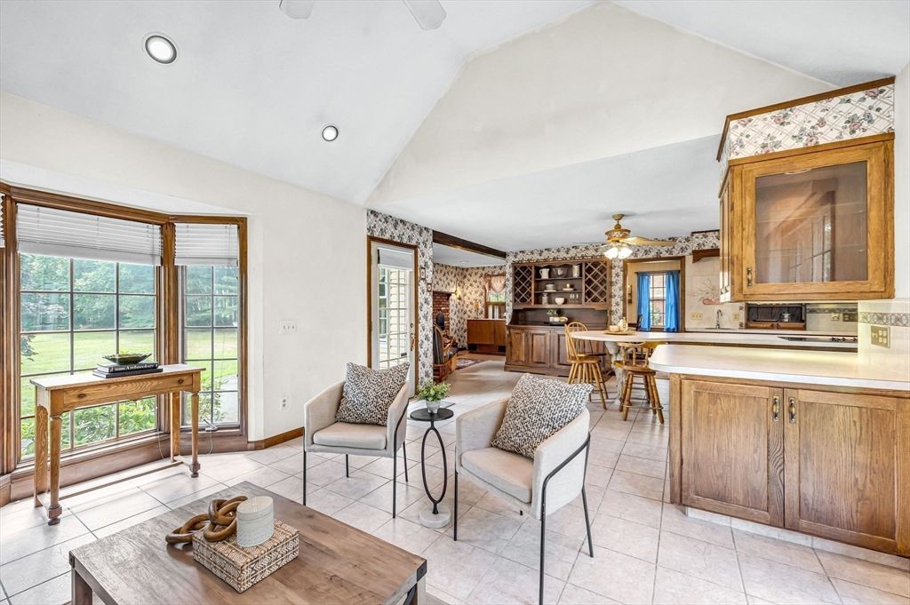 Dining room, Interior, Recessed Lighting