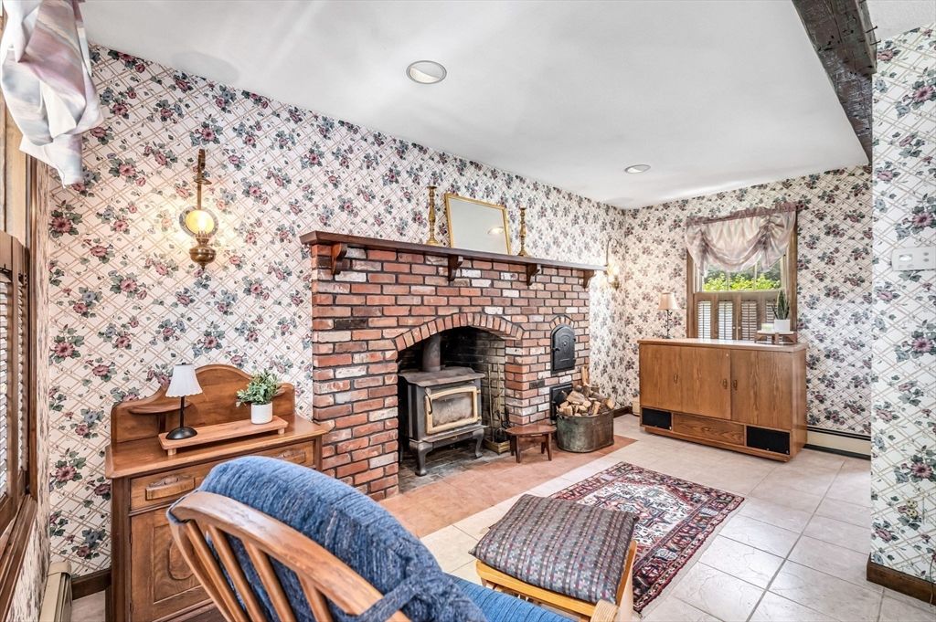 Fireplace, Interior, Recessed Lighting