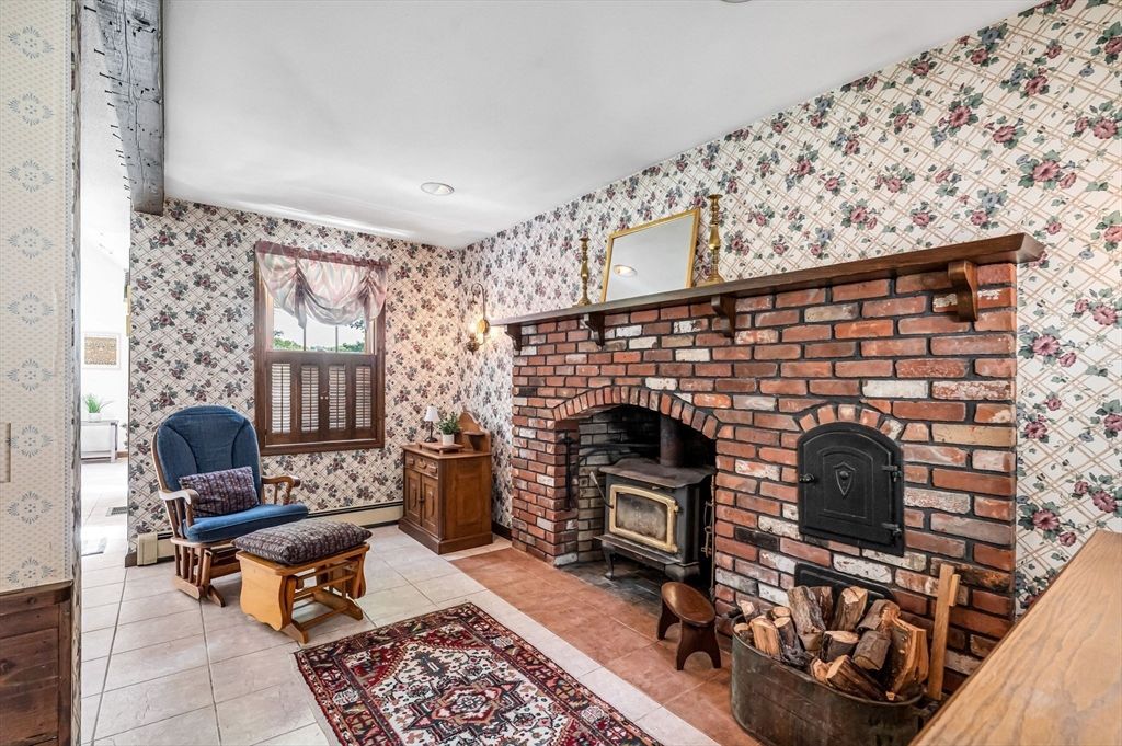 Fireplace, Interior, Recessed Lighting