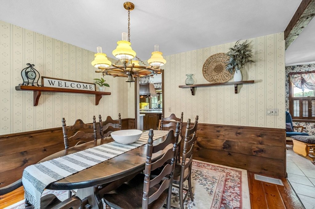 Chandelier, Dining room, Interior, Wood Texture Flooring, Wooden Walls