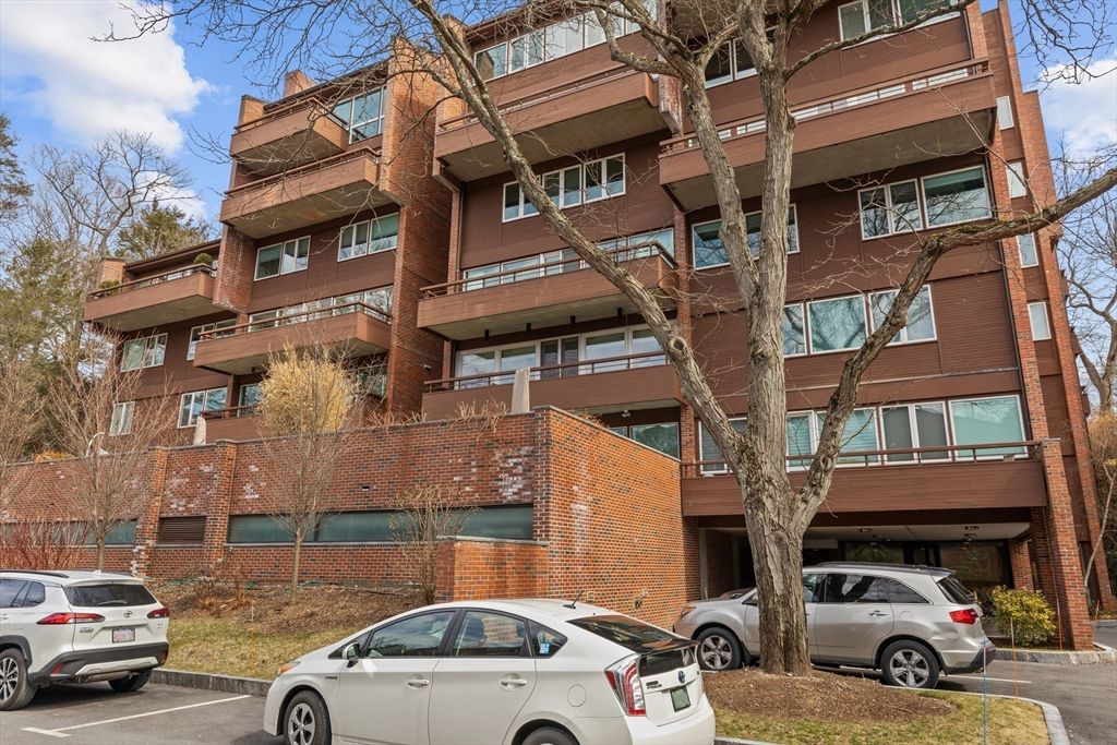 Exterior, Facade, Brick Facade, Rowhouse